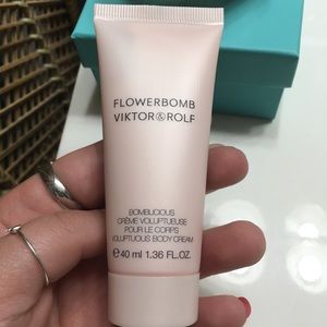 Viktor & Rolf Flower Bomb lotion